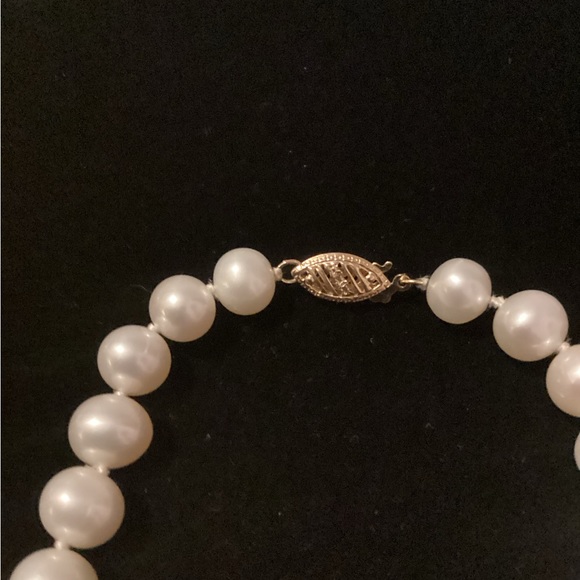 14KT gold clasp/Pearl Bracelet - Picture 2 of 3